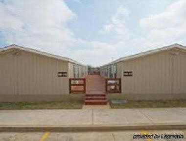 Dilley Lodge Exterior photo
